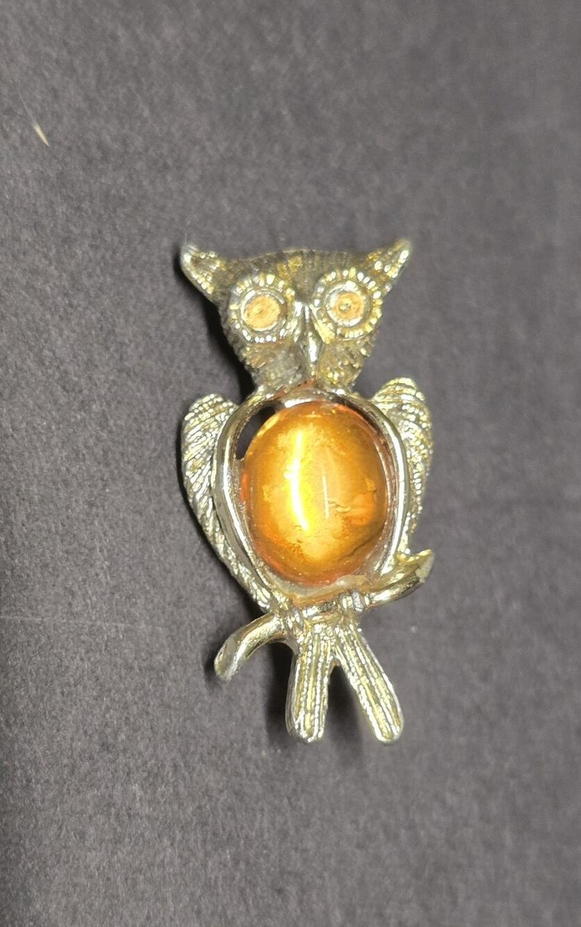 Gold Tone Owl Brooch Pin Amber Cabochon Jelly Belly Bird Costume Jewelry 1.5in